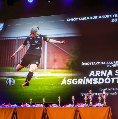 Arna Sif Ásgrímsdóttir, knattaspyrna