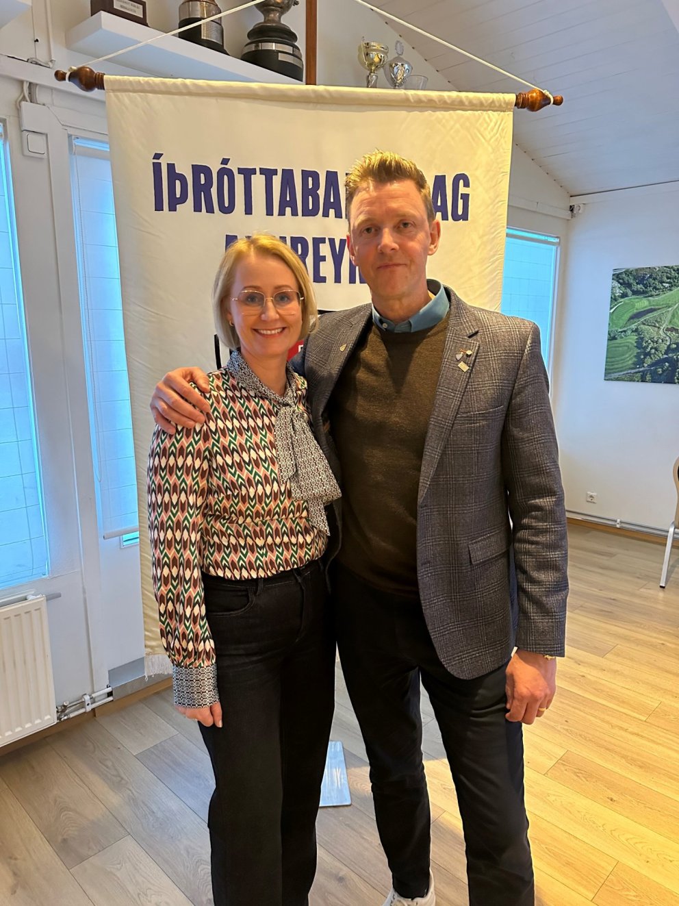 Jóna Jónsdóttir formaður ÍBA og Geir Kristinn Aðalsteinsson fráfarandi formaður ÍBA að loknu þingi.