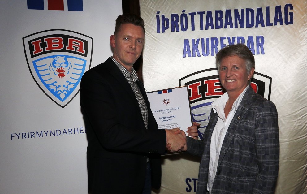 Geir Kristinn Aðalsteinsson formaður ÍBA og Líney Rut Halldórsdóttir framkvæmdastjóri ÍSÍ.