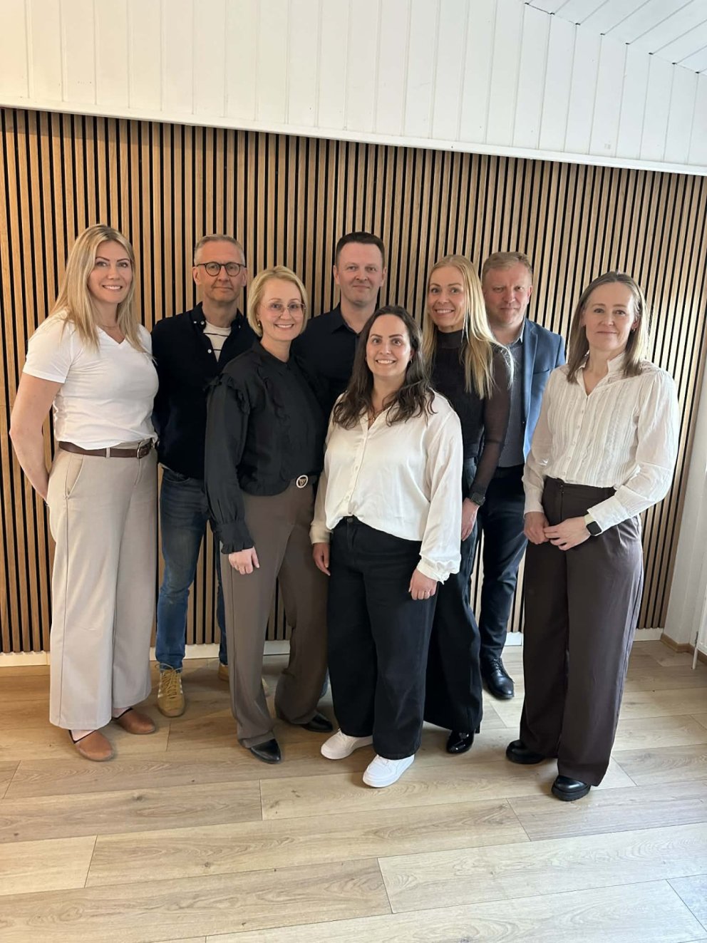 Blanda af fráfarandi og nýkjörinni stjórn ÍBA ásamt framkvæmdastjóra ÍBA - á myndinni eru Íris Egils&hellip;