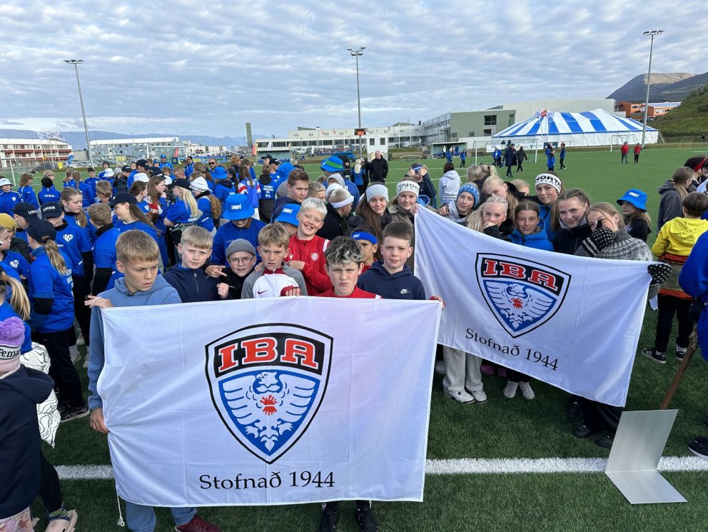 Hressir þátttakendur á setningarathöfninni á Sauðárkróki