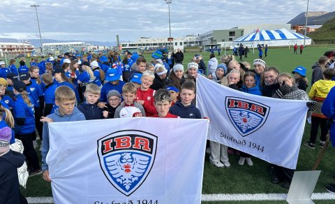 Hressir þátttakendur á setningarathöfninni á Sauðárkróki